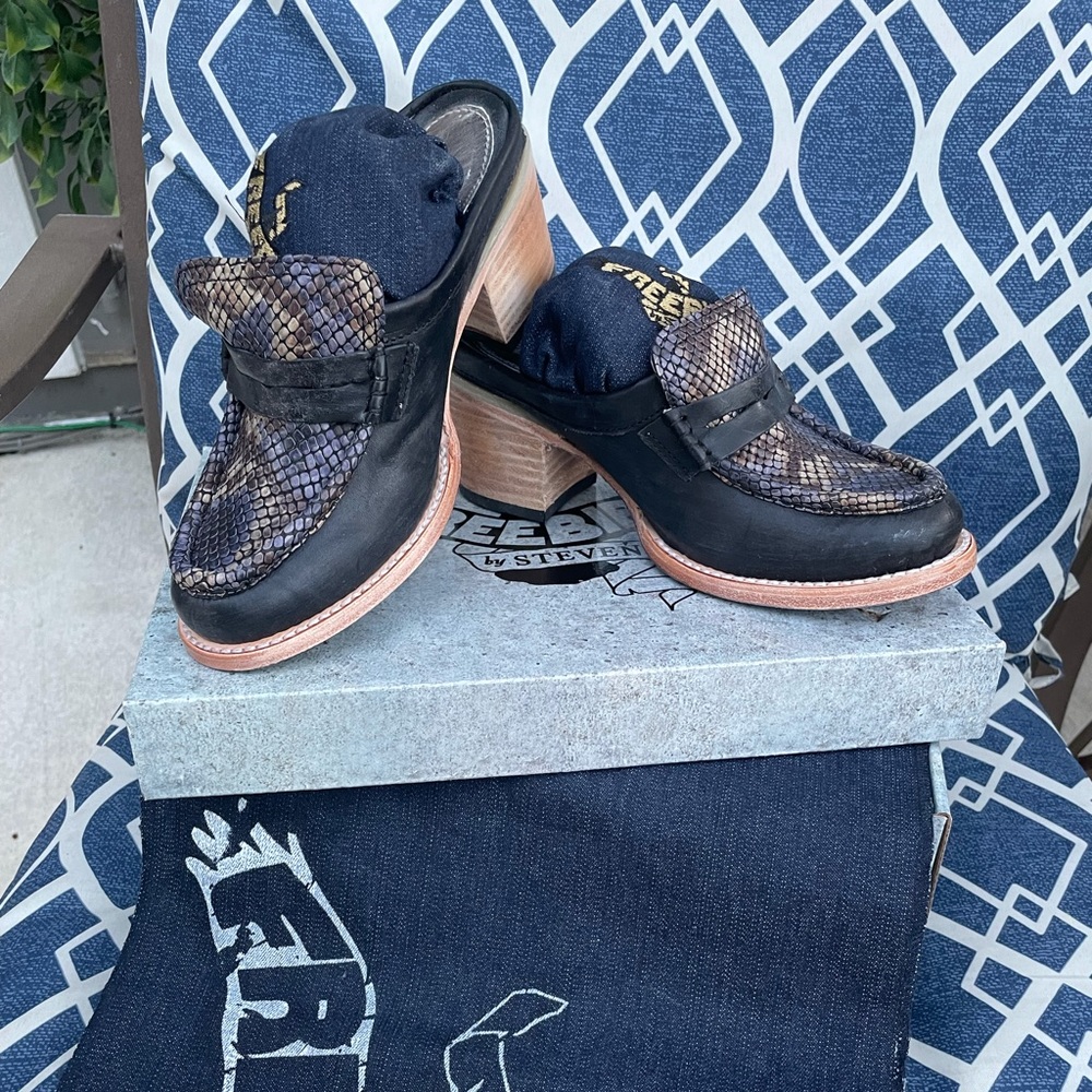 Freebird Navy Collins Heeled Mule